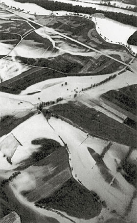 Reussebene bei Überschwemmung 1972