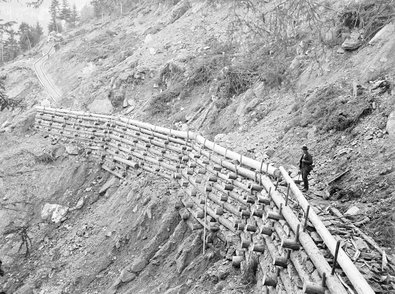 Verbau mit Holzschwellen am Herrenbächli bei Lauterbrunnen