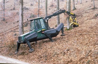 Praxisversuche mit der Schreitmaschine PLUSTECH OY: