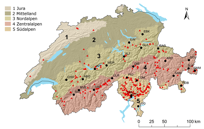 Lage der verwendeten meteorologischen Stationen und der registrierten Blitzschlagbrände