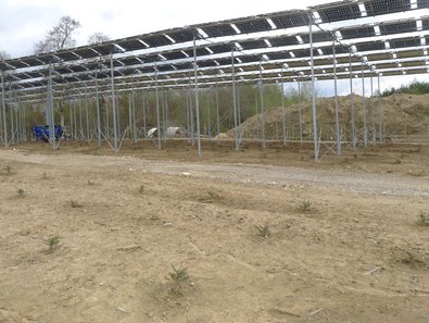 Versuchsfläche mit Photovoltaik-Überdachung und Kontrollfläche ohne Photovoltaik-Überdachung