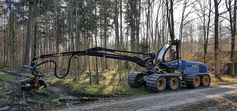 Der Rottne h 11 mit 10 m Kranreichweite und LogMax 5000 Aggregat.