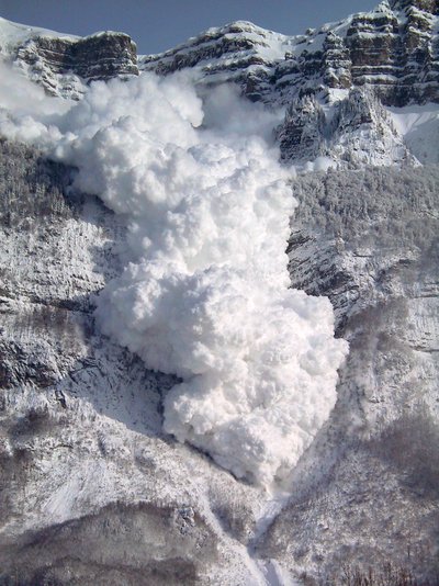 Valanga di neve polverosa Valanga di neve polverosa