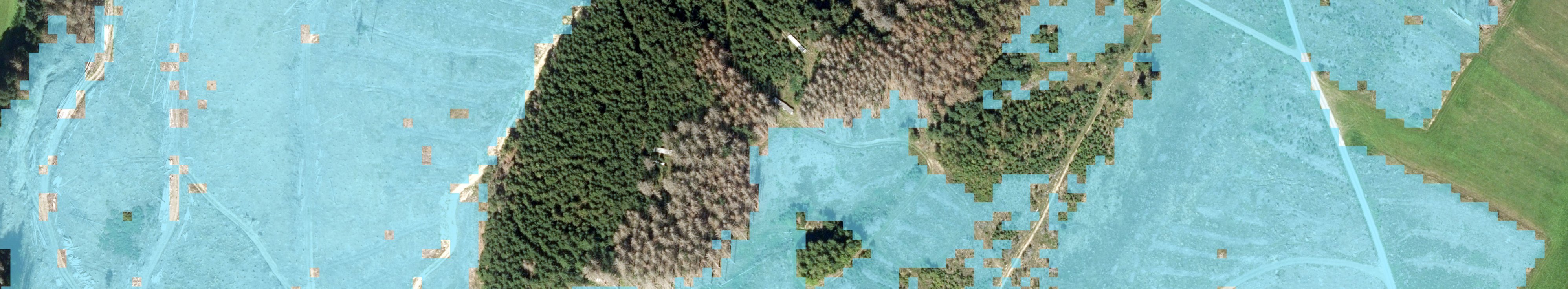 Luftbild mit blau eingefärbten Flächen