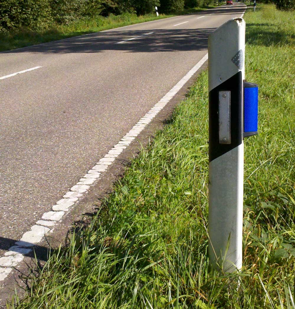 Do Wildlife Warning Reflectors Influence the Behavior of Roe Deer?