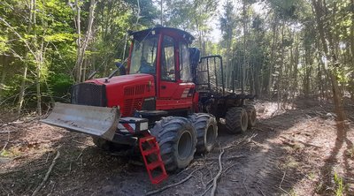 Vergleichsmaschine Komatsu 845: 16,6 t Leergewicht, 12 t Ladekapazität.