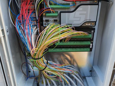 box with sensors and cables