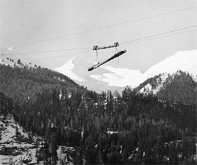 Valtellina-Seilbahn über die Ardezschlucht (ca. 1935)