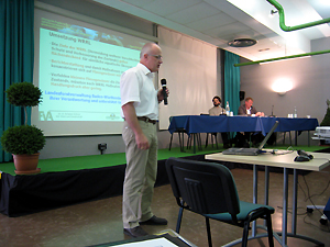 Herr Schaber-Schoor stellt das Projekt vor